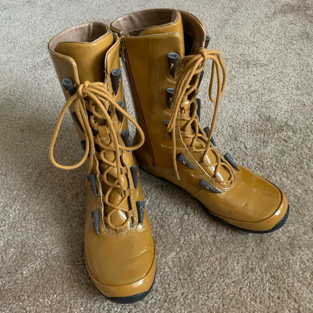 🌎 Ahnu Pacific Heights Waterproof Boots 🥾